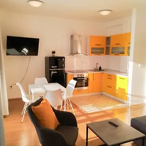 https://yellow-apartment.ostravahotels.net
